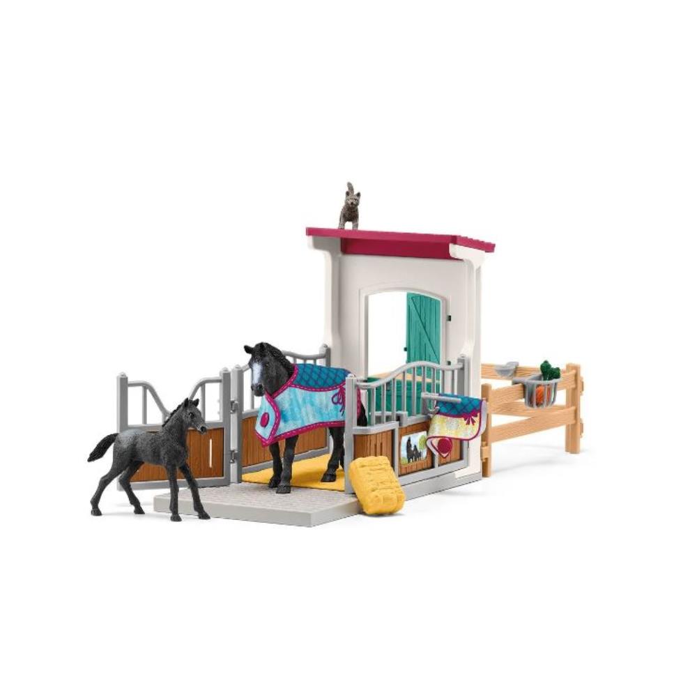 BOX POUR CHEVAL AVEC JUMENT ET POULAIN